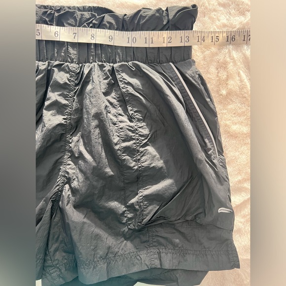 Fabletics Ultra High Waisted Piped Short in Black Size Small - Picture 5 of 8
